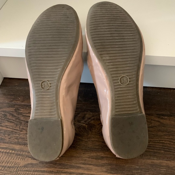 Mossimo flats - Picture 2 of 5